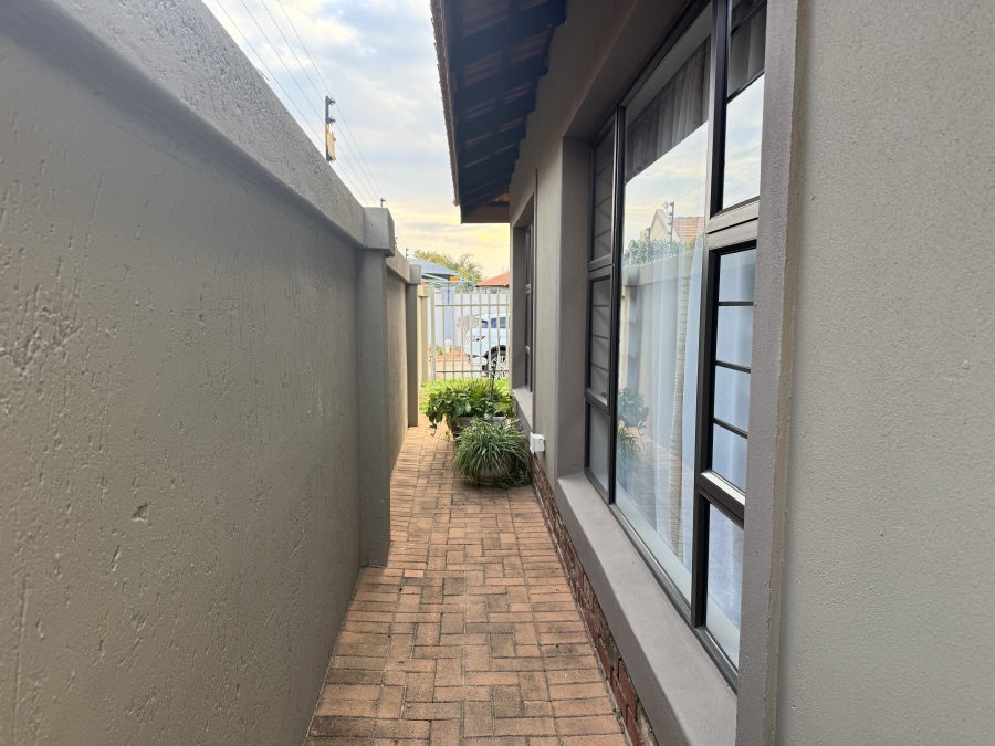2 Bedroom Property for Sale in Flamwood North West